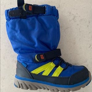 Toddler snow boots. Stride rite made to play.